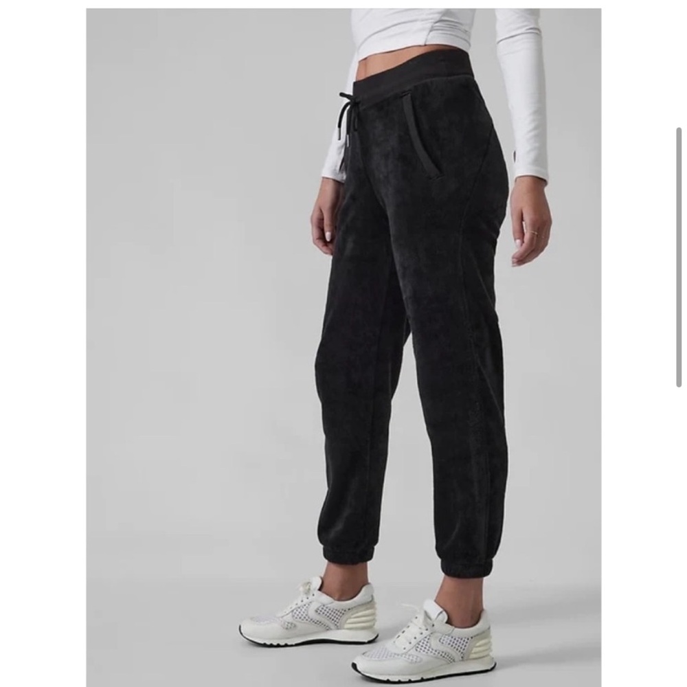 atlheta jogger bundle in size XS